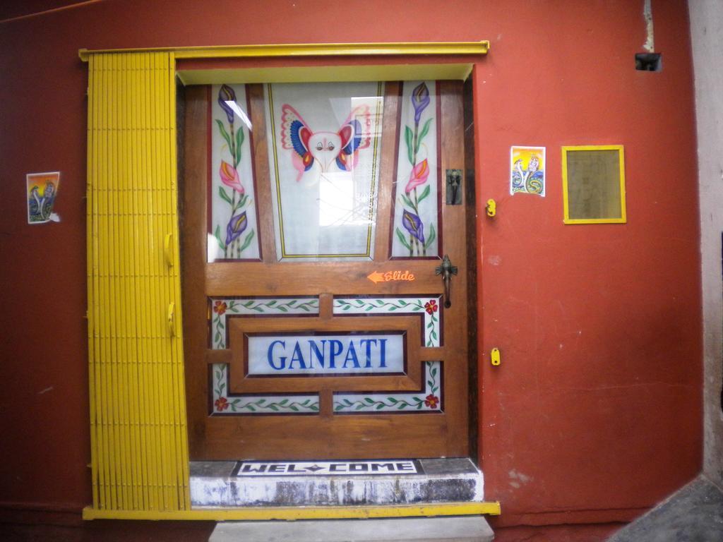 Ganpati Guest House Váránaszi Kültér fotó